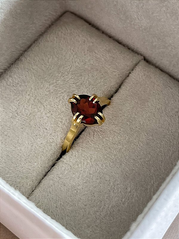 Anel Queen - ouro amarelo 18k e granada