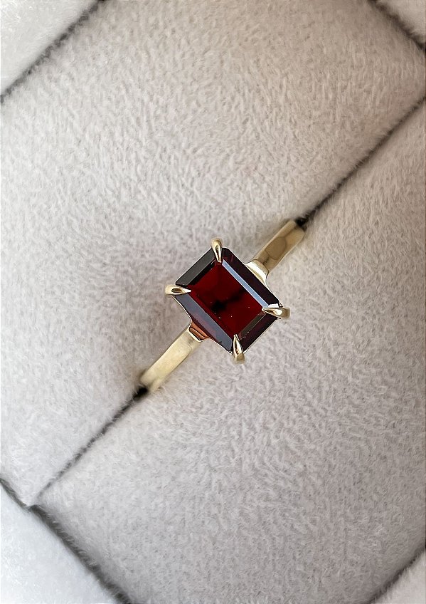 Anel Mater - ouro amarelo 18k e granada
