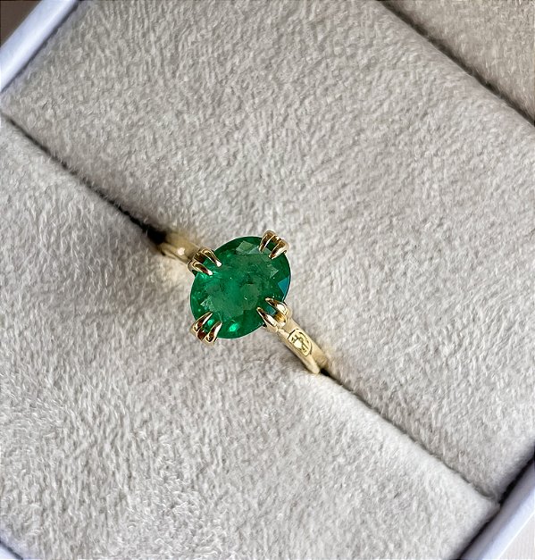 Anel Queen - ouro amarelo 18k e esmeralda