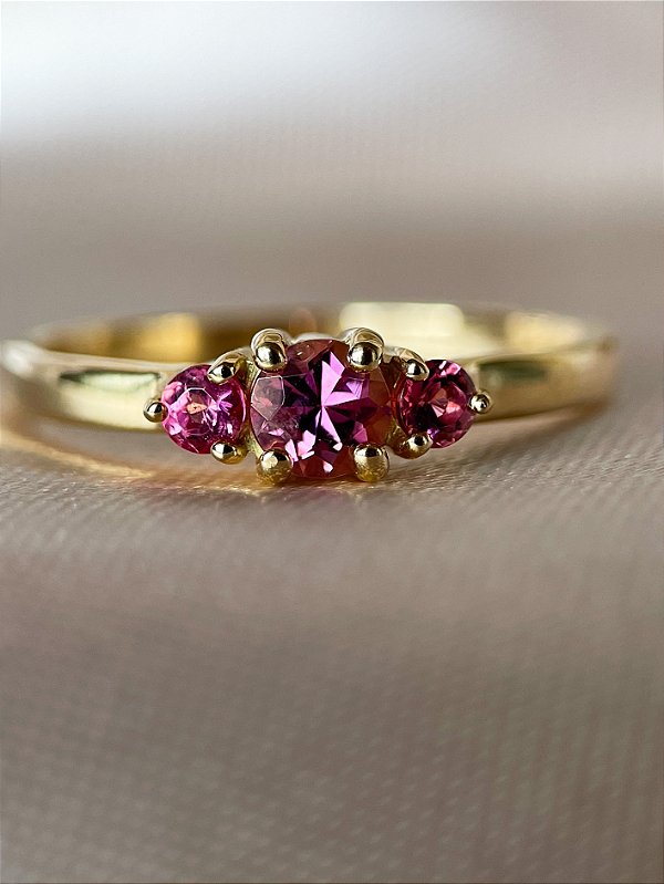 Anel Nina - ouro amarelo 18K e turmalina rosa