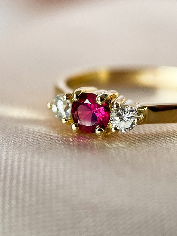 Anel Nina - ouro amarelo 18K, rubi e diamantes