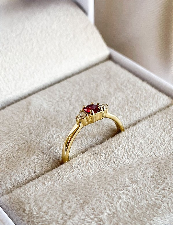 Anel Nina - ouro amarelo, rubi e diamantes
