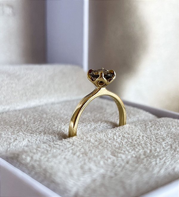 Anel Peônia - ouro amarelo 18k e quartzo fumê