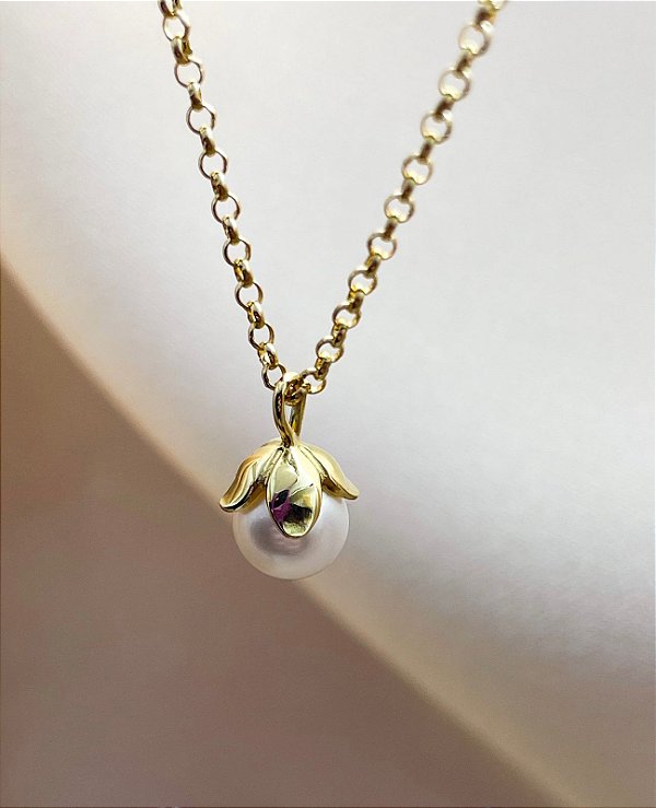 Pingente Peônia - ouro amarelo 18k e pérola branca