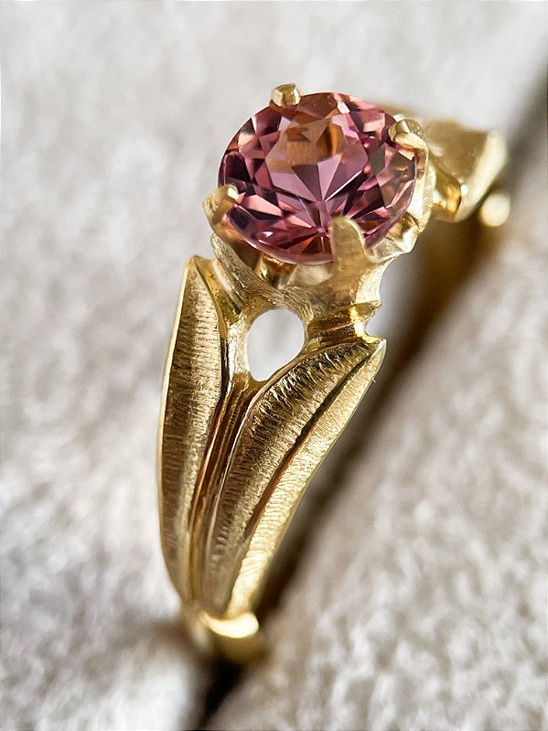 Anel Tulipa- ouro amarelo 18k e turmalina rosa