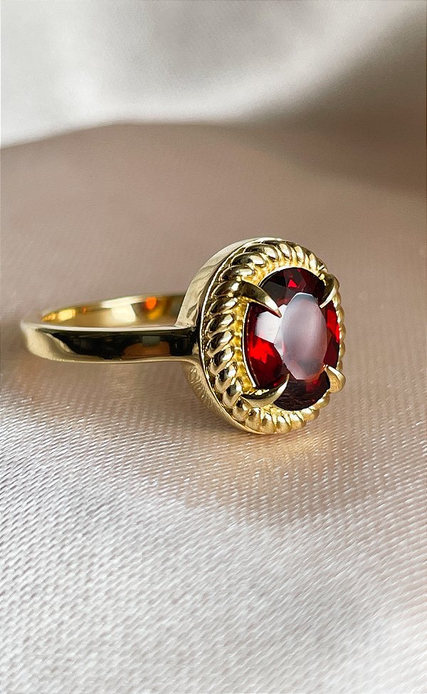 Anel Drina - ouro amarelo 18k e granada