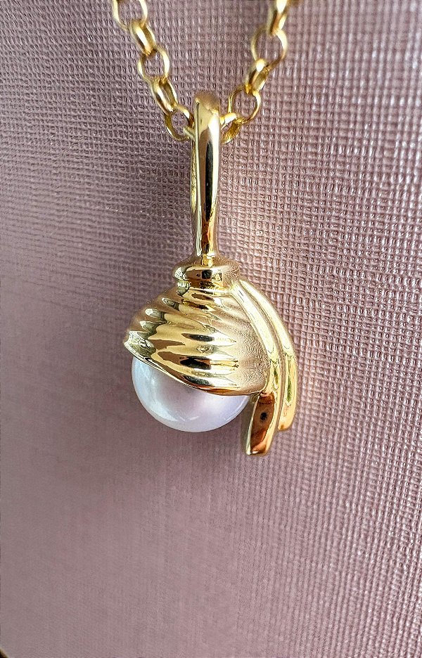 Pingente Moça com Brinco de Pérola - ouro amarelo 18k e pérola