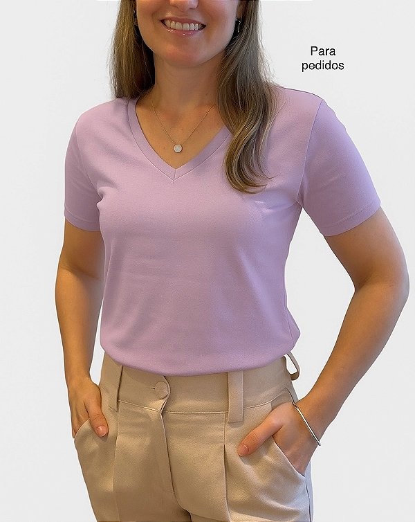 CAMISETA GOLA V LILÁS SUAVE - ALGODÃO EGÍPCIO