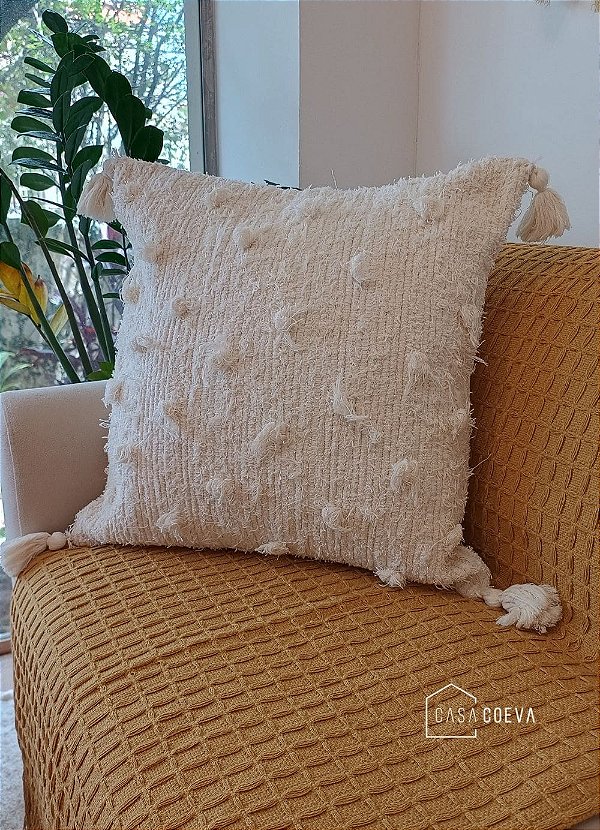 Capa de Almofada Artesanal Bordada Sintonia Peluda Cru 50 x 50
