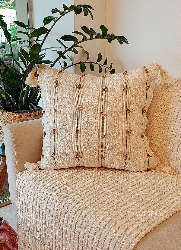 Almofada Artesanal Bordada Sintonia Peluda Caramelo 50 x 50