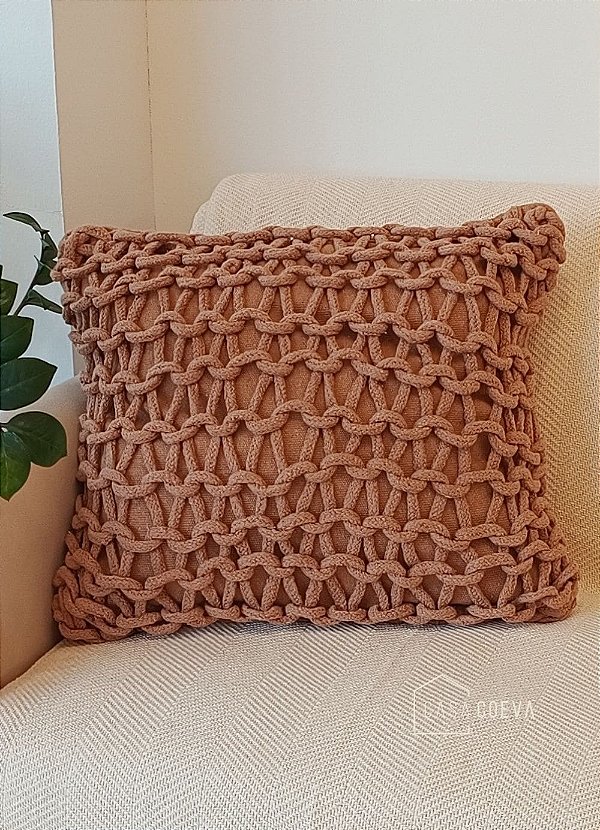 Capa de Almofada Artesanal Cordão Caramelo 45 x 45