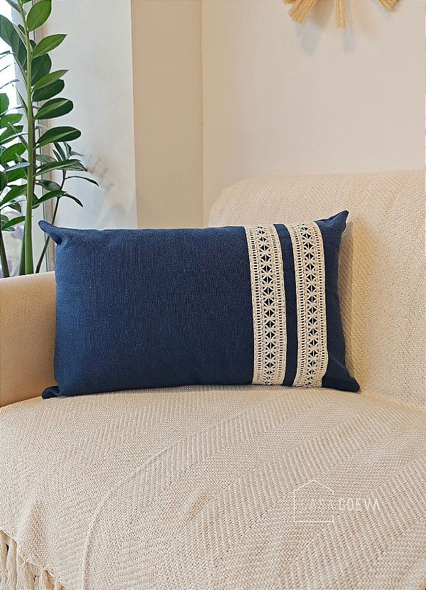 Almofada Atelier Renda Retangular Azul Marinho 50 x 30