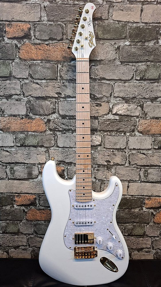 GUITARRA SEIZI VINTAGE BUDOKAN HSS REINALDO MEIRELLES WHITE GOLD C/ CAPA