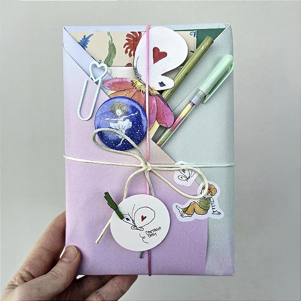 Kit Presente com Caderno Téo & O Mini Mundo Verde Sem Pauta + Desenho Original + Mimos Exclusivos