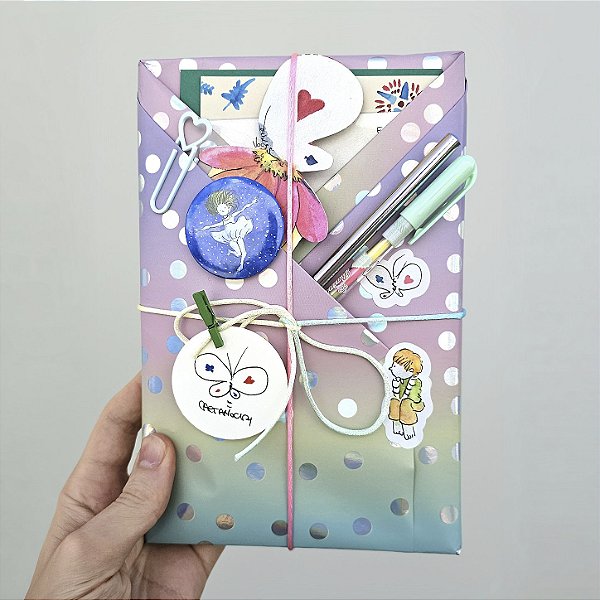 Kit Presente com Caderno Téo & O Mini Mundo Verde Sem Pauta + Desenho Original + Mimos Exclusivos
