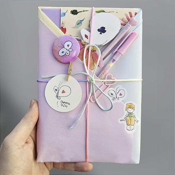 Kit Presente com Caderno Téo & O Mini Mundo Rosa Pontilhado + Desenho Original + Mimos Exclusivos