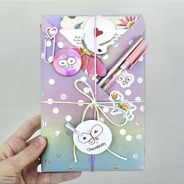 Kit Presente com Caderno Téo & O Mini Mundo Rosa Pontilhado + Desenho Original + Mimos Exclusivos