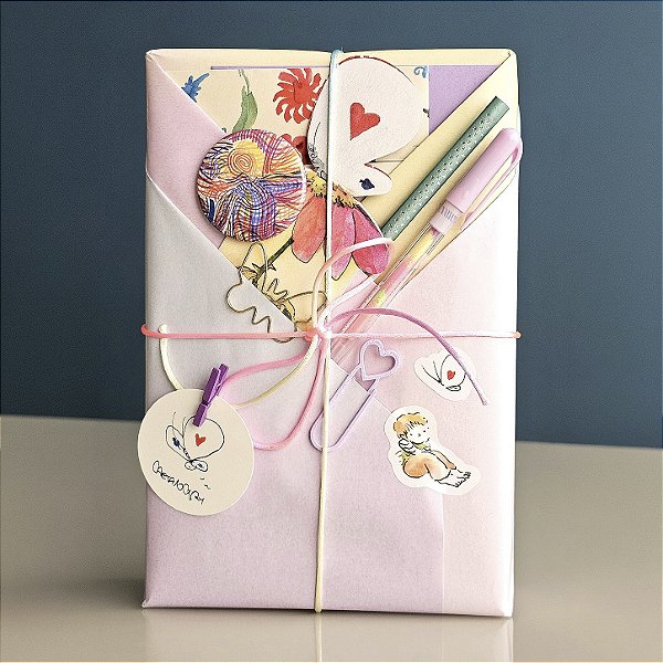 Kit Presente com 3 Cadernos Téo & O Mini Mundo (Amarelo, Verde e Rosa) + Desenho Original + Mimos Exclusivos