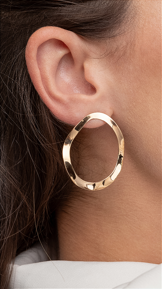 Brinco Abstrato Vazado