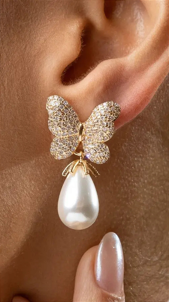 BRINCO BORBOLETA PEROLA ALONGADA