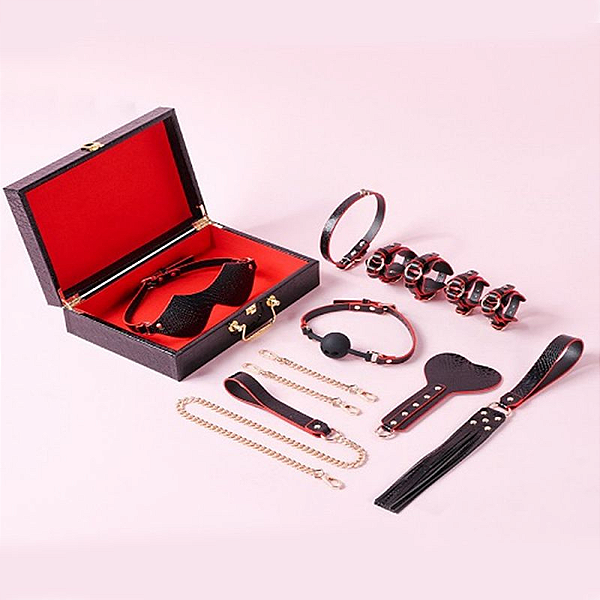 KIT MALETA SADO DE LUXO - ALGEMA, TORNOZELEIRA COM CORRENTE, VENDA E CHICOTE - SI