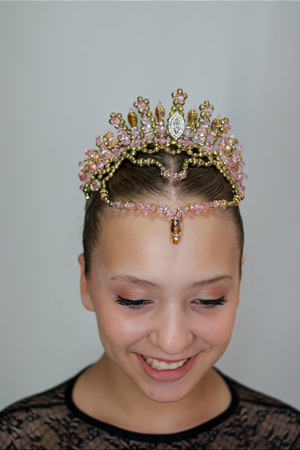 Coroa de bico com testeira rosa com dourado