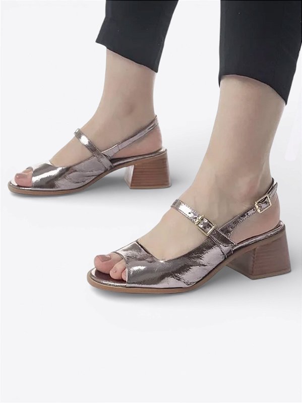 Sandália uncle metalizada couro ocre