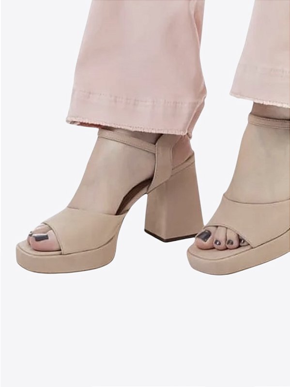 Sandália plataforma nude