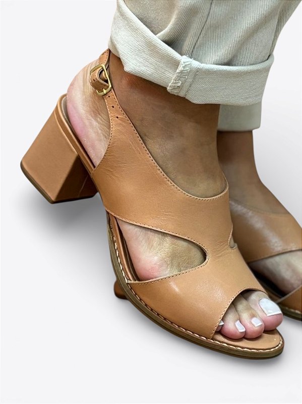 Sandália Vitória caramelo