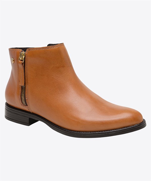 Bota básica em couro caramelo