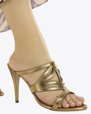 Tamanco recortes cobre salto