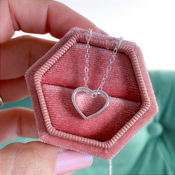 Cordão coração vazado banhado a prata