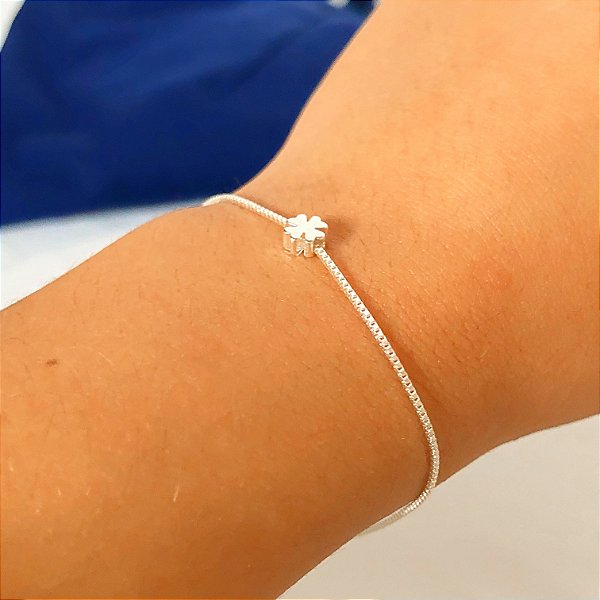 Pulseira mini trevo banhado a prata
