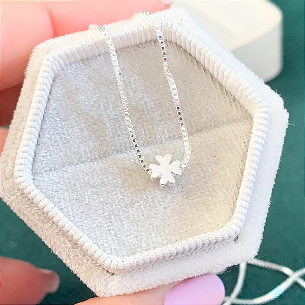 Cordão mini trevo banhado a prata