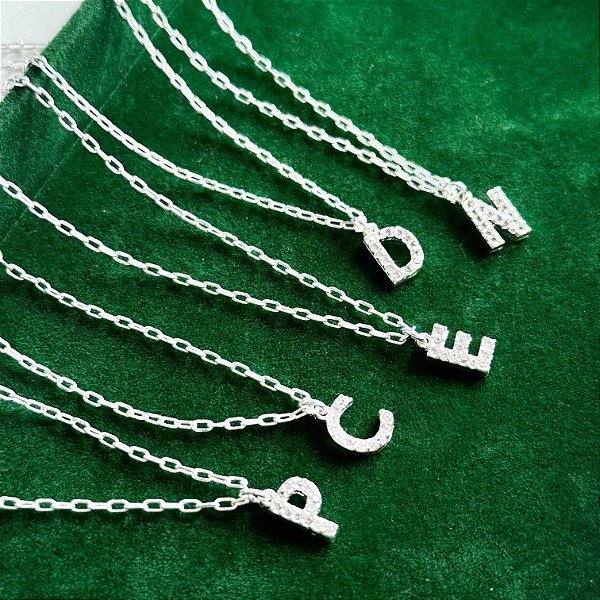 Cordão letras cravejadas banhado a prata