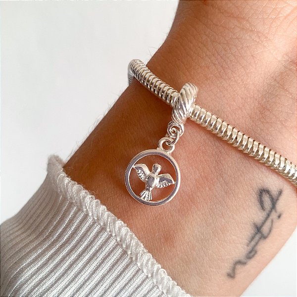 Berloque espírito santo vazado banhado a prata