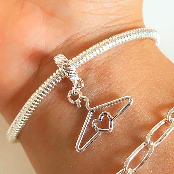 Berloque cabide banhado a prata