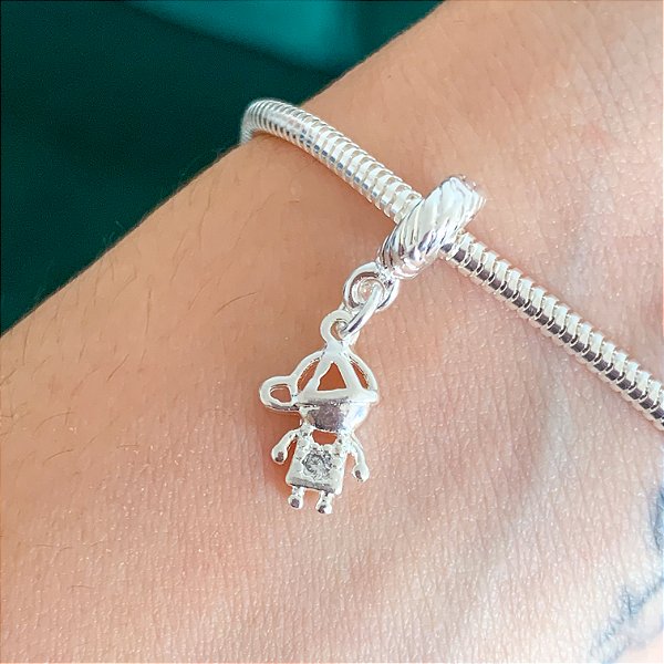 Berloque menino com pedrinha banhado a prata