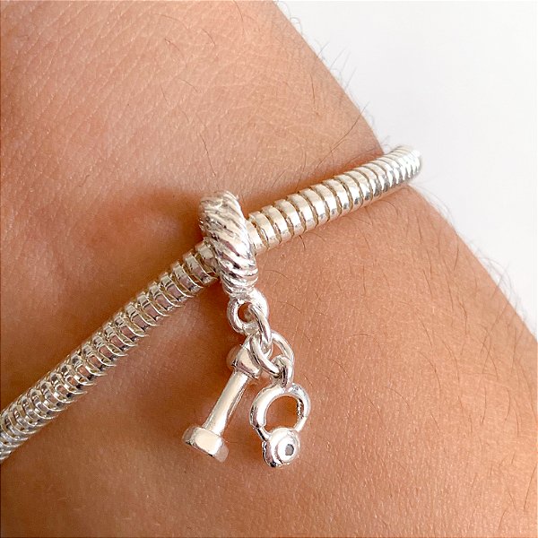 Berloque conjunto fitness banhado a prata