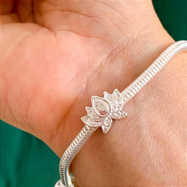 Berloque flor de Lótus banhado a prata