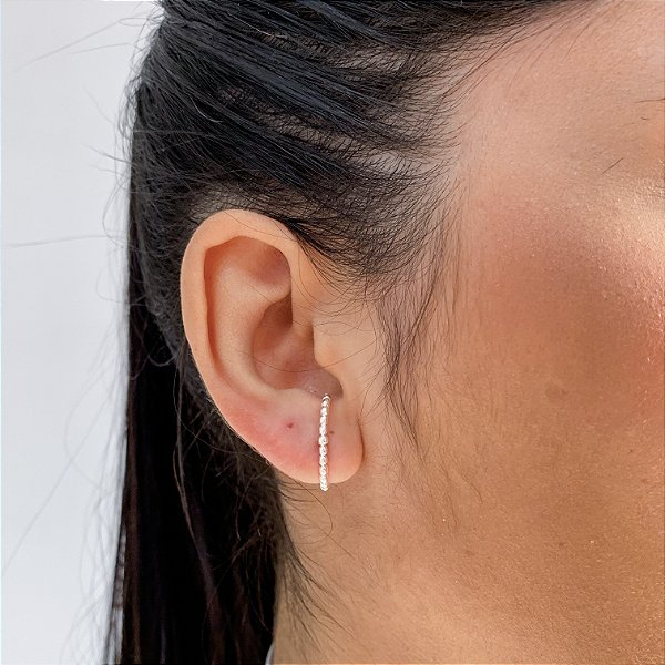Brinco Ear Hook bolinhas banhado a prata