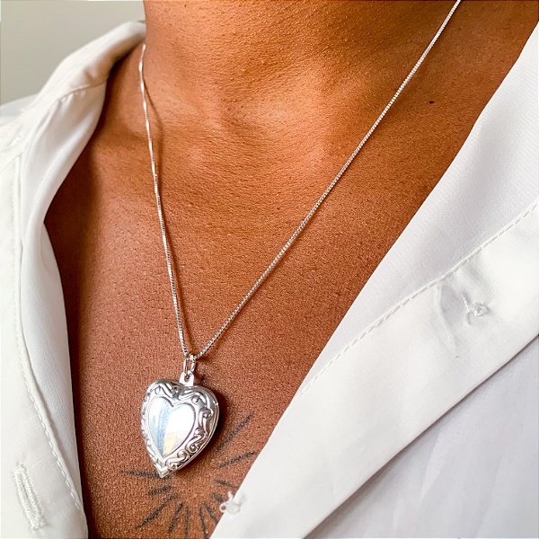 Cordão relicário coração borda 50cm detalhes banhado a prata