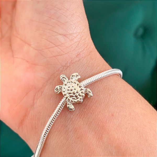 Berloque passante tartaruga banhado a prata