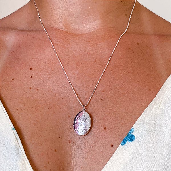 Cordão relicário oval 45cm banhado a prata