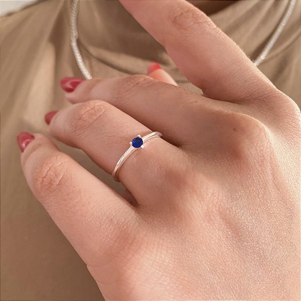 Anel solitário clássico redondo safira prata 925