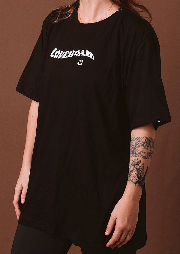 T-shirt over preta quadriculada