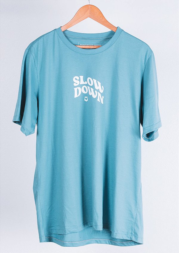 T-shirt over azul slow down