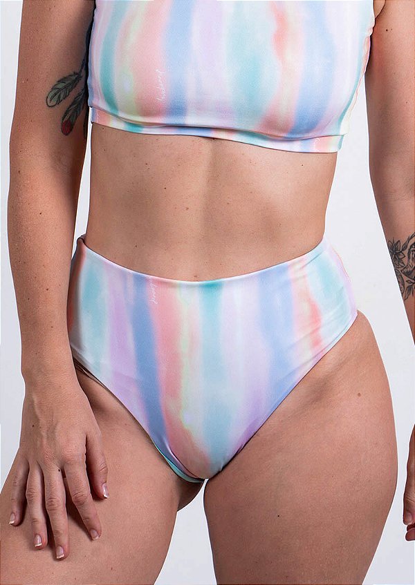 Calcinha hot pant dupla face tie dye listras