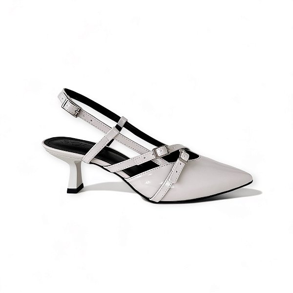 Scarpin Off White Verniz Salto Médio Slingback Amélia