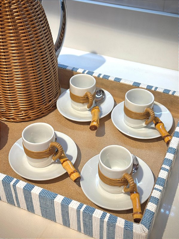 Xícara de Café de Porcelana com Vime Caramelo